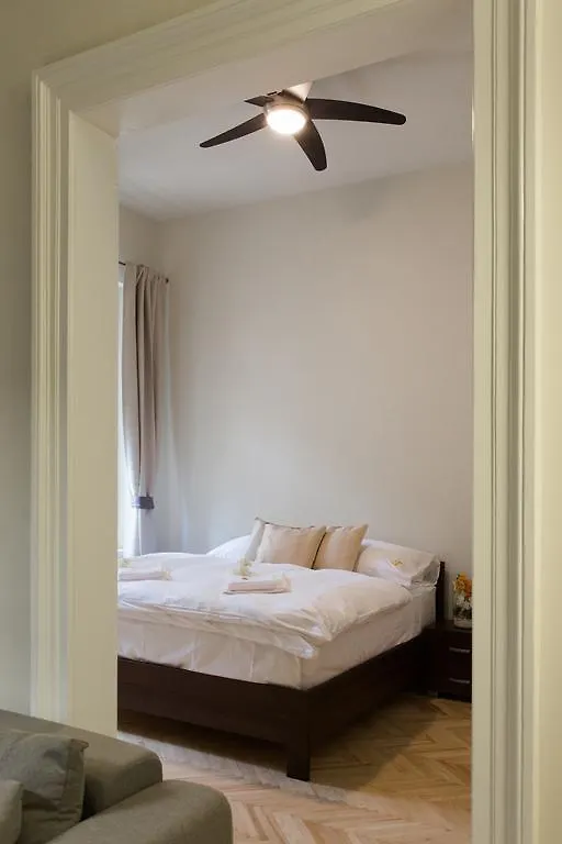 Prague Golden Age Apartment